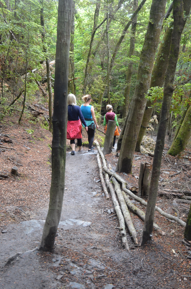 Ladies on the descent. Source: Ian Smith